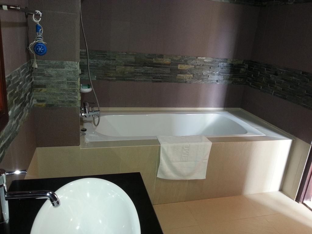 Pon Arena Hotel Muang Không Chambre photo